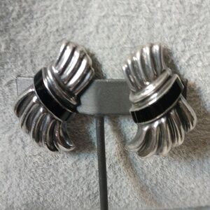 Sterling silver with onyx clamp on earrings Mexico 1" x 2" vintage